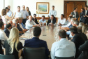 O governador Carlos Massa Ratinho Junior se reuniu nesta segunda-feira (11), no Palácio Iguaçu, com prefeitos da Associação dos Municípios do Médio Paranapanema (Amepar), que congrega 22 cidades e uma população de cerca de 1 milhão de habitantes.  -  Curitiba, 11/02/2019  -  Foto: Rodrigo Félix Leal/ANPr