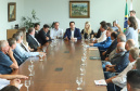 O governador Carlos Massa Ratinho Junior se reuniu nesta segunda-feira (11), no Palácio Iguaçu, com prefeitos da Associação dos Municípios do Médio Paranapanema (Amepar), que congrega 22 cidades e uma população de cerca de 1 milhão de habitantes.  -  Curitiba, 11/02/2019  -  Foto: Rodrigo Félix Leal/ANPr