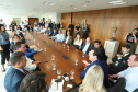 O governador Carlos Massa Ratinho Junior se reuniu nesta segunda-feira (11), no Palácio Iguaçu, com prefeitos da Associação dos Municípios do Médio Paranapanema (Amepar), que congrega 22 cidades e uma população de cerca de 1 milhão de habitantes.  -  Curitiba, 11/02/2019  -  Foto: Rodrigo Félix Leal/ANPr