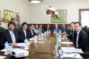 O chefe de Casa Civil, Guto Silva, e o secretário de Planejamento, Valdemar Bernardo Jorge, apresentaram nesta segunda-feira (11) aos líderes da Assembleia Legislativa do Paraná (Alep) o projeto de lei da reforma administrativa que extingue 13 secretarias e gera economia de R$ 10 milhões por ano aos cofres públicos. - Curitiba,11/02/2019 Foto:Jaelson Lucas / ANPr
