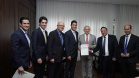 O governo encaminhou nesta terça-feira (12) à Assembleia Legislativa o projeto de lei da reforma administrativa. A entrega foi feita pelo chefe da Casa Civil, Guto Silva, e pelo secretário de Planejamento, Valdemar Bernardo Jorge, ao presidente da Alep, Ademar Traiano. Foto: Guilherme Flores