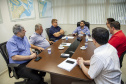 A relação do Porto de Paranaguá com a cidade foi tema de uma reunião entre o diretor dos Portos do Paraná, Luiz Fernando Garcia, e o prefeito Marcelo Roque, nesta sexta-feira (15). O encontro faz parte dos esforços da nova gestão em contribuir com o desenvolvimento do município e aproximar a comunidade da atividade portuária. Foto:Claudio Neves/APPA