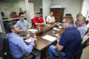 A relação do Porto de Paranaguá com a cidade foi tema de uma reunião entre o diretor dos Portos do Paraná, Luiz Fernando Garcia, e o prefeito Marcelo Roque, nesta sexta-feira (15). O encontro faz parte dos esforços da nova gestão em contribuir com o desenvolvimento do município e aproximar a comunidade da atividade portuária. Foto:Claudio Neves/APPA