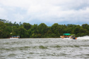 O passeio turístico inaugural da rota de Capanema sobre o Parque Nacional do Iguaçu, no Sudoeste do Paraná, aconteceu nesta sexta-feira (15). Nos mesmos moldes do trecho embaixo das cataratas de Foz do Iguaçu, a operação nesse outro ponto do rio permitirá a exploração do ecoturismo sobre diversas ilhas, trilhas e cachoeiras que compõem o ecossistema local.  -  Capanema, 15/02/2019  - Foto: Jaelson Lucas/ANPr