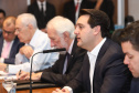 O presidente da Companhia de Habitação do Paraná (Cohapar), Jorge Lange, apresentou ao governador Carlos Massa Ratinho Junior nesta terça-feira (19) a proposta de reestruturação de cargos da empresa com economia de 22% apenas em janeiro. A folha de pagamento encolheu de R$ 1,75 milhão para 1,35 milhão. A economia deve gerar investimentos para diminuir o déficit habitacional de 485 mil domicílios. Curitiba,19/02/2019 - Foto: Rodrigo Félix Leal/ANPr