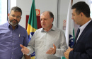 O secretário do Desenvolvimento Urbano (SEDU), João Carlos Ortega, autorizou nesta quarta-feira (20) duas homologações e duas licitações para obras nos municípios de Rio Azul, Engenheiro Beltrão, Ivatuba e de Jandaia do Sul. O valor total autorizado chega a R$ 2,86 milhões com recursos do Sistema de Financiamento aos Municípios (SFM), sendo que só das licitações são R$ 351,82 mil. -  Curitiba, 20/01/2019  -  Foto: Divulgação SEDU