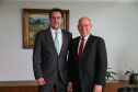 O governador Carlos Massa Ratinho Junior recebe o Embaixador da República da Tunísia no Brasil Mohamed Hedi Soltani e o primeiro Secretário Amine Sayeb, nesta quinta-feira (21) no Palácio Iguaçu. Curitiba, 21/02/2019 - Foto: Geraldo Bubniak/ANPr