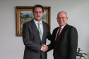O governador Carlos Massa Ratinho Junior recebe o Embaixador da República da Tunísia no Brasil Mohamed Hedi Soltani e o primeiro Secretário Amine Sayeb, nesta quinta-feira (21) no Palácio Iguaçu. Curitiba, 21/02/2019 - Foto: Geraldo Bubniak/ANPr