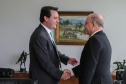 O governador Carlos Massa Ratinho Junior recebe o Embaixador da República da Tunísia no Brasil Mohamed Hedi Soltani e o primeiro Secretário Amine Sayeb, nesta quinta-feira (21) no Palácio Iguaçu. Curitiba, 21/02/2019 - Foto: Geraldo Bubniak/ANPr