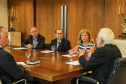 O governador em exercício Darci Piana recebe o presidente da Paraná Turismo, João Jacob Mehl e representantes do G5 nesta quinta-feira (7) no Palácio Iguaçu. Curitiba, 07/03/2019 - Foto: Geraldo Bubniak/ANPr