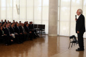 O governador em exercício Darci Piana participou nesta sexta-feira (8) da solenidade de encerramento do estágio de capacitação de policiais em segurança de dignitários. O curso, que começou em fevereiro deste ano, teve o objetivo de aperfeiçoar policiais do Paraná, Mato Grosso do Sul e Distrito Federal que atuam na segurança de autoridades. A cerimônia ocorreu no Palácio Iguaçu, em Curitiba.Foto Gilson Abreu/ANPr