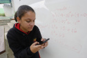 As aulas ficaram mais dinâmicas, os alunos participam mais e aprendemos mais também”, completou Maria Júlia Piontkewicz, de 16 anos, aluna do 2° ano do Ensino Médio. Foto: Arnaldo Alves/ANPr