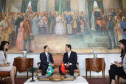 A China quer ser parceira do Paraná em obras de infraestrutura, com grande interesse no projeto do corredor bioceânico, que ligará os portos de Paranaguá, no Litoral do Estado, ao de Antofagasta, no Chile. O assunto foi tratado nesta quinta-feira (14) entre o governador Carlos Massa Ratinho Junior e o embaixador da República Popular da China, Yang Wanming, no Palácio Iguaçu. - . Curitiba,14/03/2019 Foto:Jaelson Lucas/ANPr