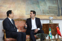 A China quer ser parceira do Paraná em obras de infraestrutura, com grande interesse no projeto do corredor bioceânico, que ligará os portos de Paranaguá, no Litoral do Estado, ao de Antofagasta, no Chile. O assunto foi tratado nesta quinta-feira (14) entre o governador Carlos Massa Ratinho Junior e o embaixador da República Popular da China, Yang Wanming, no Palácio Iguaçu. - . Curitiba,14/03/2019 Foto:Jaelson Lucas/ANPr
