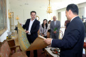 A China quer ser parceira do Paraná em obras de infraestrutura, com grande interesse no projeto do corredor bioceânico, que ligará os portos de Paranaguá, no Litoral do Estado, ao de Antofagasta, no Chile. O assunto foi tratado nesta quinta-feira (14) entre o governador Carlos Massa Ratinho Junior e o embaixador da República Popular da China, Yang Wanming, no Palácio Iguaçu. - . Curitiba,14/03/2019 Foto:Jaelson Lucas/ANPr