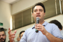O governador Carlos Massa Ratinho Junior confirmou neste sábado (16) investimentos de R$ 2,82 milhões em obras e compra de máquinas e veículos para oito municípios da região Noroeste do Estado. Foram assinadas, na ExpoParanavaí, um dos principais eventos do agronegócio do Paraná, autorizações e homologações. - Paranavaí, 16/03/2019 - Foto: José Fernando Ogura/ANPr