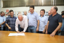 O governador Carlos Massa Ratinho Junior confirmou neste sábado (16) investimentos de R$ 2,82 milhões em obras e compra de máquinas e veículos para oito municípios da região Noroeste do Estado. Foram assinadas, na ExpoParanavaí, um dos principais eventos do agronegócio do Paraná, autorizações e homologações. - Paranavaí, 16/03/2019 - Foto: José Fernando Ogura/ANPr
