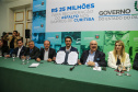 O governador Carlos Massa Ratinho Junior autoriza nesta quinta-feira (21) recursos para obras de recape asfáltico em ruas de 36 bairros de Curitiba. A assinatura contou com a presença do prefeito Rafael Greca e o secretário de Estado do Desenvolvimento Urbano, João Carlos Ortega, no Palácio Iguaçu,  Curitiba, 21/03/2019 -  Foto: Geraldo Bubniak/ANPr
