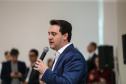 O governador Carlos Massa Ratinho Junior autoriza nesta quinta-feira (21) recursos para obras de recape asfáltico em ruas de 36 bairros de Curitiba. A assinatura contou com a presença do prefeito Rafael Greca e o secretário de Estado do Desenvolvimento Urbano, João Carlos Ortega, no Palácio Iguaçu,  Curitiba, 21/03/2019 -  Foto: Geraldo Bubniak/ANPr