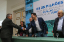 O governador Carlos Massa Ratinho Junior autoriza nesta quinta-feira (21) recursos para obras de recape asfáltico em ruas de 36 bairros de Curitiba. A assinatura contou com a presença do prefeito Rafael Greca e o secretário de Estado do Desenvolvimento Urbano, João Carlos Ortega, no Palácio Iguaçu,  Curitiba, 21/03/2019 -  Foto: Geraldo Bubniak/ANPr
