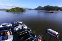 O Departamento de Estradas de Rodagens (DER-PR) prorrogou por mais um ano o contrato de concessão do ferry boat que faz a travessia Guaratuba – Caiobá, no Litoral do Paraná. A empresa Concessionária Travessia de Guaratuba continuará a prestar o serviço sem mudanças na tarifa.  -  Foto: Arquivo ANPr