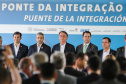 O governador Carlos Massa Ratinho Junior recebe  em Foz do Iguaçu, o presidente Jair Bolsonaro e o presidente do Paraguai Mario Abdo Benítez para o lançamento da pedra fundamental da segunda ponte entre Brasil e Paraguai, em cerimônia  no Marco das Três Fronteiras, nesta sexta-feira (10).   Foz do Iguaçu, 10/05/2019 -  Foto: Geraldo Bubniak/ANPr