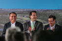 O governador Carlos Massa Ratinho Junior recebe  em Foz do Iguaçu, o presidente Jair Bolsonaro e o presidente do Paraguai Mario Abdo Benítez para o lançamento da pedra fundamental da segunda ponte entre Brasil e Paraguai, em cerimônia  no Marco das Três Fronteiras, nesta sexta-feira (10).   Foz do Iguaçu, 10/05/2019 -  Foto: Geraldo Bubniak/ANPr