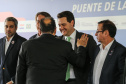 O governador Carlos Massa Ratinho Junior recebe  em Foz do Iguaçu, o presidente Jair Bolsonaro e o presidente do Paraguai Mario Abdo Benítez para o lançamento da pedra fundamental da segunda ponte entre Brasil e Paraguai, em cerimônia  no Marco das Três Fronteiras, nesta sexta-feira (10).   Foz do Iguaçu, 10/05/2019 -  Foto: Geraldo Bubniak/ANPr
