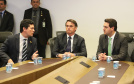 O Centro Integrado de Inteligência de Segurança Pública da Região Sul (CIISP-Sul) iniciou oficialmente as atividades nesta sexta-feira (10). A unidade funciona em Curitiba e a ativação contou com a presença do presidente Jair Bolsonaro, do governador Carlos Massa Ratinho Junior, do ministro da Justiça e Segurança Pública, Sérgio Moro, e de representantes do Rio Grande do Sul e Santa Catarina, além de autoridades federais e estaduais.

 Foto: Rodrigo Felix Leal/ANPr