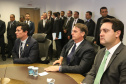 O Centro Integrado de Inteligência de Segurança Pública da Região Sul (CIISP-Sul) iniciou oficialmente as atividades nesta sexta-feira (10). A unidade funciona em Curitiba e a ativação contou com a presença do presidente Jair Bolsonaro, do governador Carlos Massa Ratinho Junior, do ministro da Justiça e Segurança Pública, Sérgio Moro, e de representantes do Rio Grande do Sul e Santa Catarina, além de autoridades federais e estaduais.

 Foto: Rodrigo Felix Leal/ANPr