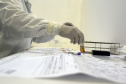 Marco de excelência nos serviços de saúde no Paraná, o Laboratório Central do Estado do Paraná (Lacen) se tornou também referência nacional para determinados exames, como os de resistência microbiana.  Foto: Antonio Américo/SESA - 13/05/2019