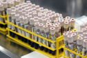 Marco de excelência nos serviços de saúde no Paraná, o Laboratório Central do Estado do Paraná (Lacen) se tornou também referência nacional para determinados exames, como os de resistência microbiana.  Foto: Antonio Américo/SESA - 13/05/2019