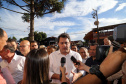 O governador Carlos Massa Ratinho Junior assinou nesta terça-feira (14), em Sertaneja, no Norte Pioneiro, autorizações de licitações e homologações para 15 municípios. Foram autorizados recapeamentos de ruas, aquisições de novos veículos, equipamentos rodoviários e mobiliário para prédios públicos. O secretário estadual do Desenvolvimento Urbano e de Obras Públicas, João Carlos Ortega, também assinou os documentos.Foto Gilson Abreu