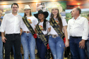 O governador Carlos Massa Ratinho Junior assinou nesta terça-feira (14), em Sertaneja, no Norte Pioneiro, autorizações de licitações e homologações para 15 municípios. Foram autorizados recapeamentos de ruas, aquisições de novos veículos, equipamentos rodoviários e mobiliário para prédios públicos. O secretário estadual do Desenvolvimento Urbano e de Obras Públicas, João Carlos Ortega, também assinou os documentos.Foto Gilson Abreu