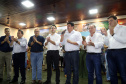 O governador Carlos Massa Ratinho Junior assinou nesta terça-feira (14), em Sertaneja, no Norte Pioneiro, autorizações de licitações e homologações para 15 municípios. Foram autorizados recapeamentos de ruas, aquisições de novos veículos, equipamentos rodoviários e mobiliário para prédios públicos. O secretário estadual do Desenvolvimento Urbano e de Obras Públicas, João Carlos Ortega, também assinou os documentos.Foto Gilson Abreu