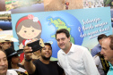 O governador Carlos Massa Ratinho Junior assinou nesta terça-feira (14), em Sertaneja, no Norte Pioneiro, autorizações de licitações e homologações para 15 municípios. Foram autorizados recapeamentos de ruas, aquisições de novos veículos, equipamentos rodoviários e mobiliário para prédios públicos. O secretário estadual do Desenvolvimento Urbano e de Obras Públicas, João Carlos Ortega, também assinou os documentos.Foto Gilson Abreu