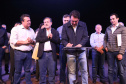 O governador Carlos Massa Ratinho Junior esteve nesta quarta-feira (15) em Campo Mourão e confirmou recursos para obras de infraestrutura urbana e compra de veículos, máquinas e equipamentos para 12 municípios do Noroeste do Paraná. Ele autorizou as licitações e homologações dos projetos da Secretaria de Estado do Desenvolvimento Urbano e Obras Públicas. Os investimentos somam R$ 8 milhões. Foto: Rodrigo Felix Leal/ANPr