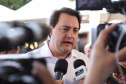 O Governo do Paraná concluiu nesta sexta-feira (17) a agenda em Maringá com a confirmação de R$ 41 milhões para ações e investimentos em 40 municípios da região Noroeste. O governador Carlos Massa Ratinho Junior recebeu prefeitos na 47ª Expoingá, no Parque Internacional de Exposições Francisco Feio Ribeiro. O encontro fez parte das ações em Maringá como sede administrativa do governo estadual. Foto:José Fernando Ogura/ANPr