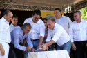 O município de Sarandi, no Noroeste do Paraná, vai implantar galerias pluviais e recapear ruas do Jardim Independência. O investimento é de R$ 3,7 milhões, com recursos do Estado, a fundo perdido. Nesta sexta-feira (17), o governador Carlos Massa Ratinho Júnior esteve em Sarandi e assinou a ordem de serviço para o início das obras. Foto: Gilson Abreu/ANPr