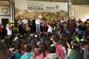 O governador Carlos Massa Ratinho Junior lançou nesta sexta-feira (17) o programa Escola Segura em Londrina, no Norte do Paraná. O colégio estadual Olympia Morais Tormenta, onde aconteceu a solenidade, e outras 17 escolas estaduais do município contam agora com policiais militares que atuarão diariamente para reforçar a segurança no período de aulas. Foto: José Fernando Ogura/ANPr