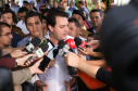 O governador Carlos Massa Ratinho Junior lançou nesta sexta-feira (17) o programa Escola Segura em Londrina, no Norte do Paraná. O colégio estadual Olympia Morais Tormenta, onde aconteceu a solenidade, e outras 17 escolas estaduais do município contam agora com policiais militares que atuarão diariamente para reforçar a segurança no período de aulas. Foto: Rodrigo Felix Leal/ANPr