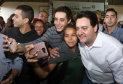 O governador Carlos Massa Ratinho Junior lançou nesta sexta-feira (17) o programa Escola Segura em Londrina, no Norte do Paraná. O colégio estadual Olympia Morais Tormenta, onde aconteceu a solenidade, e outras 17 escolas estaduais do município contam agora com policiais militares que atuarão diariamente para reforçar a segurança no período de aulas. Foto: Rodrigo Felix Leal/ANPr