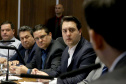O governador Carlos Massa Ratinho Junior recebeu nesta segunda-feira (20), no Palácio Iguaçu, os prefeitos da região do extremo Noroeste do Paraná, municípios que integram o Consórcio Intermunicipal da APA Federal do Noroeste do Paraná (Comafen). Foto: Jaelson Lucas/ANPr