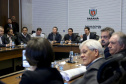 O governador Carlos Massa Ratinho Junior recebeu nesta segunda-feira (20), no Palácio Iguaçu, os prefeitos da região do extremo Noroeste do Paraná, municípios que integram o Consórcio Intermunicipal da APA Federal do Noroeste do Paraná (Comafen). Foto: Jaelson Lucas/ANPr