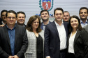 O governador Carlos Massa Ratinho Junior recebeu nesta segunda-feira (20), no Palácio Iguaçu, os prefeitos da região do extremo Noroeste do Paraná, municípios que integram o Consórcio Intermunicipal da APA Federal do Noroeste do Paraná (Comafen). Foto: Jaelson Lucas/ANPr