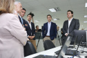 O governador Carlos Massa Ratinho Junior afirmou nesta quinta-feira (23), na Secretaria de Administração e da Previdência, que as licitações ao vivo, regulamentadas por decreto assinado em abril, garantem mais transparência ao cidadão e também aos órgãos de controle, como Ministério Público, Tribunal de Contas e Assembleia Legislativa