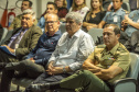 Os Portos do Paraná receberam nesta quinta-feira (23) alunos militares e civis da Escola Superior de Guerra (ESG), do Ministério da Defesa, participantes do Curso de Logística e Mobilização Nacional. Além de assistir a uma palestra sobre as atividades portuárias no Estado, o grupo visitou o cais do Porto de Paranaguá. Foto: Claudio Neves/Appa