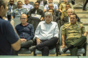 Os Portos do Paraná receberam nesta quinta-feira (23) alunos militares e civis da Escola Superior de Guerra (ESG), do Ministério da Defesa, participantes do Curso de Logística e Mobilização Nacional. Além de assistir a uma palestra sobre as atividades portuárias no Estado, o grupo visitou o cais do Porto de Paranaguá. Foto: Claudio Neves/Appa