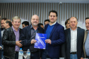 O governador Carlos Massa Ratinho Junior se reúne com prefeitos na sede da Associação dos Municípios do Oeste do Paraná (Amop) em Cascavel nesta sexta-feira (24), para confirmar recursos do Estado para investimentos nos municípios. No mesmo encontro são anunciados investimentos que a Copel fará na região Oeste nos próximos três anos. Cascavel, 24/05/2019 - Foto: Geraldo Bubniak/ANPr