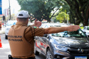 Uma grande mobilização de conscientização sobre segurança no trânsito foi desencadeada pela Polícia Militar nesta segunda-feira (27), Dia Estadual de Prevenção a Acidentes de Trânsito, por conta das atividades educativas da campanha Maio Amarelo. As equipes policiais abordaram motoristas, pedestres e ciclista, com apoio de voluntários de entidades e órgãos ligados ao trânsito nas principais cidades do Paraná.  Curitiba, 27/05/2019  -  Foto: Soldado Amanda Morais